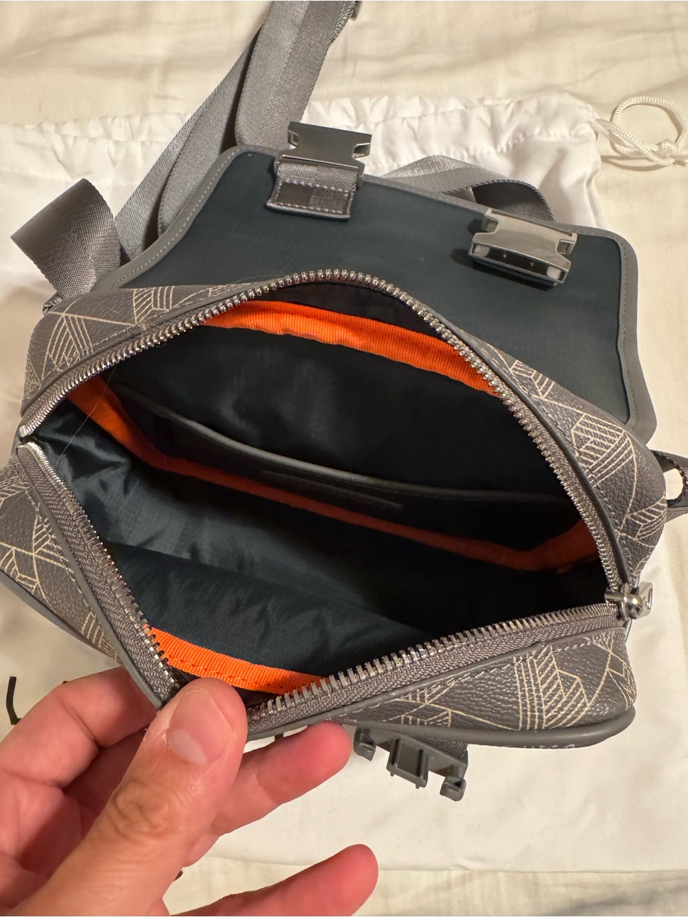 Lacoste Men's Crossbody Satchel with Dust bag - Picture 4 of 5